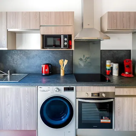 Superbe A 2 Pas Des Halles, Climatise, Terrasse, Garage *