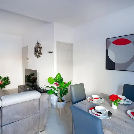 Superbe A 2 Pas Des Halles, Climatise, Terrasse, Garage