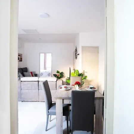 Superbe A 2 Pas Des Halles, Climatise, Terrasse, Garage Apartman Narbonne