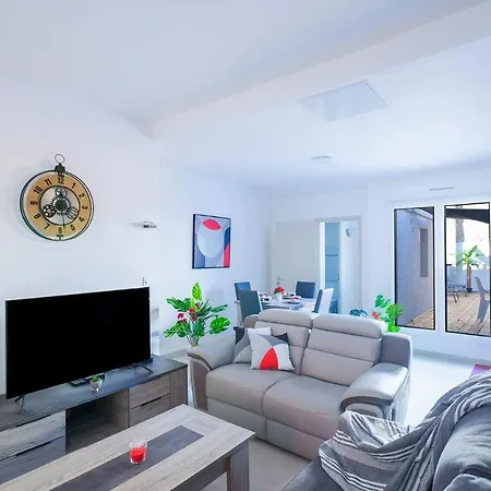 Superbe A 2 Pas Des Halles, Climatise, Terrasse, Garage Apartman