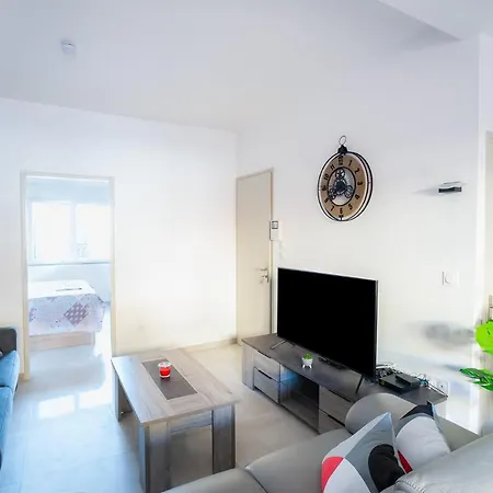 Superbe A 2 Pas Des Halles, Climatise, Terrasse, Garage Apartman *