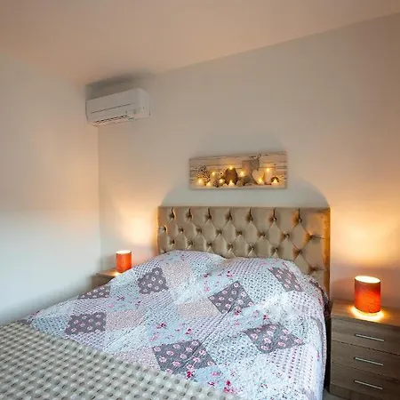 Apartman Superbe A 2 Pas Des Halles, Climatise, Terrasse, Garage *