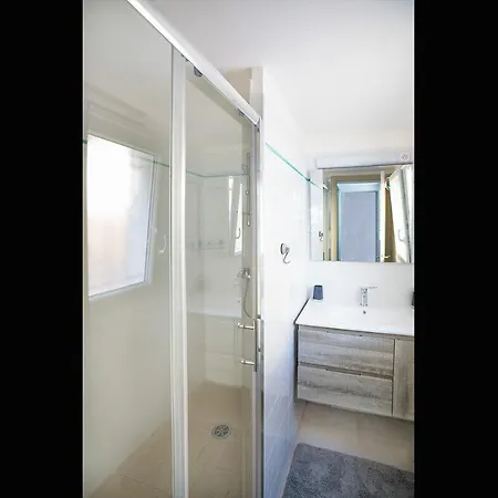 Superbe A 2 Pas Des Halles, Climatise, Terrasse, Garage Apartman *