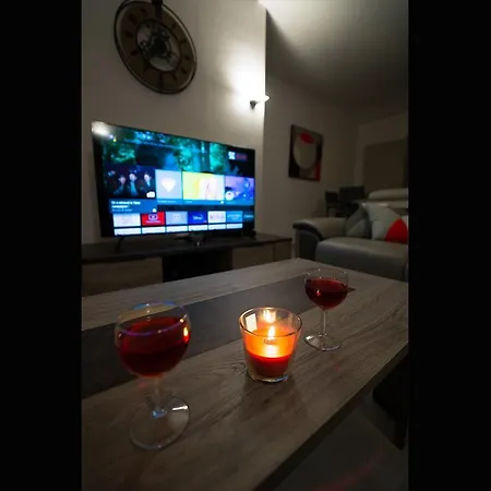 Superbe A 2 Pas Des Halles, Climatise, Terrasse, Garage Apartment