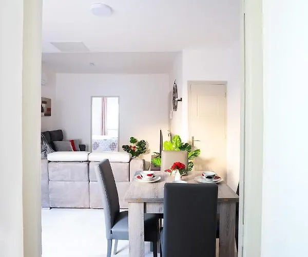 Superbe A 2 Pas Des Halles, Climatise, Terrasse, Garage Διαμέρισμα Ναρμπόν